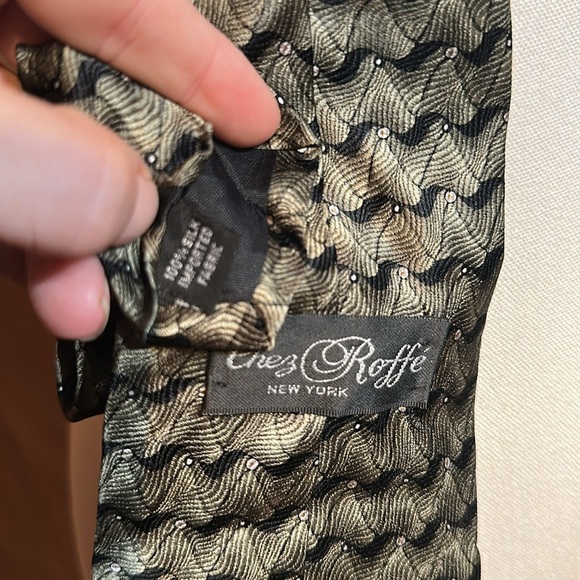 Elegant Black and Gray Men's Tie - Picture 3 of 3